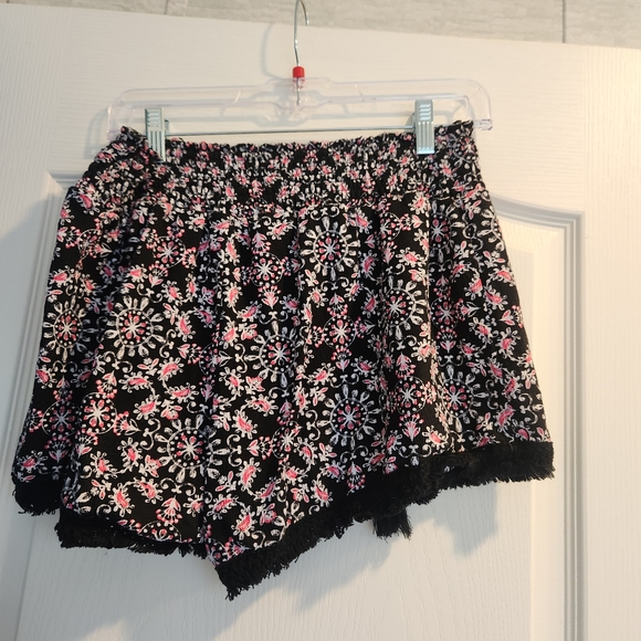 No Boundaries Black Floral Tassel Shorts Size XL Euc - Picture 2 of 3